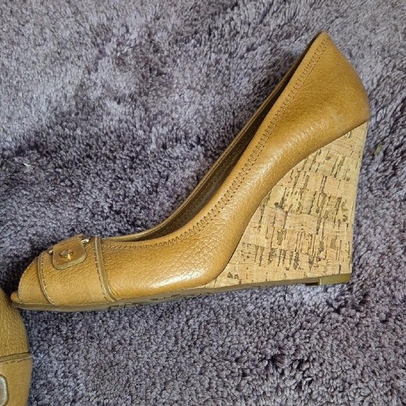 Tory Burch Gold-Tone Buckle Tan Heels - Picture 4 of 7